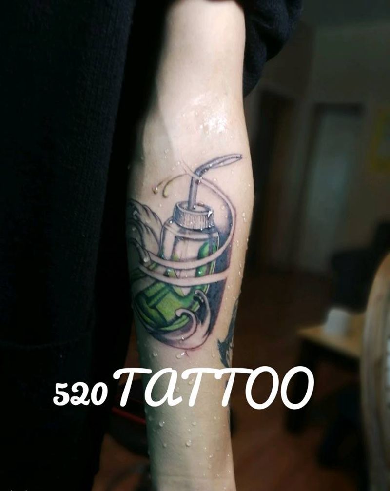 饮料瓶纹身图片_手臂水彩纹身图案
