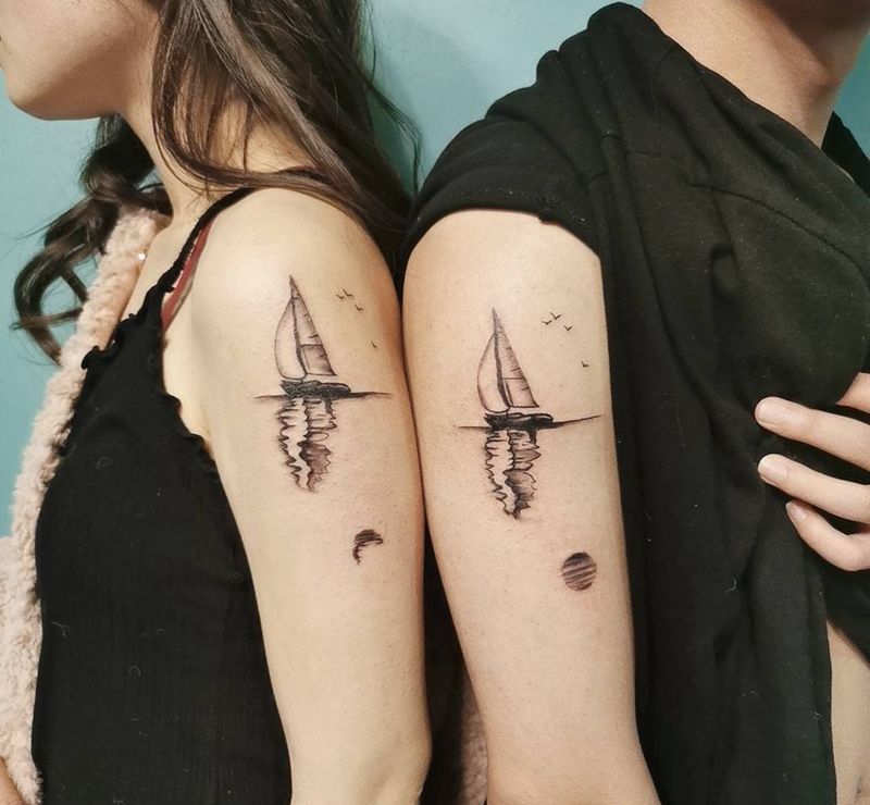 帆船纹身图片_手部新传统纹身图案