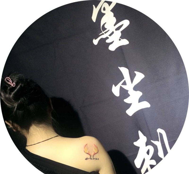 水彩鹿角纹身图片_成品肩部背部清新几何静物原创纹身图案