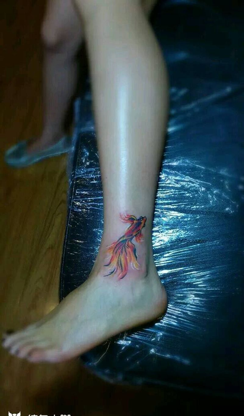 小金鱼纹身图片