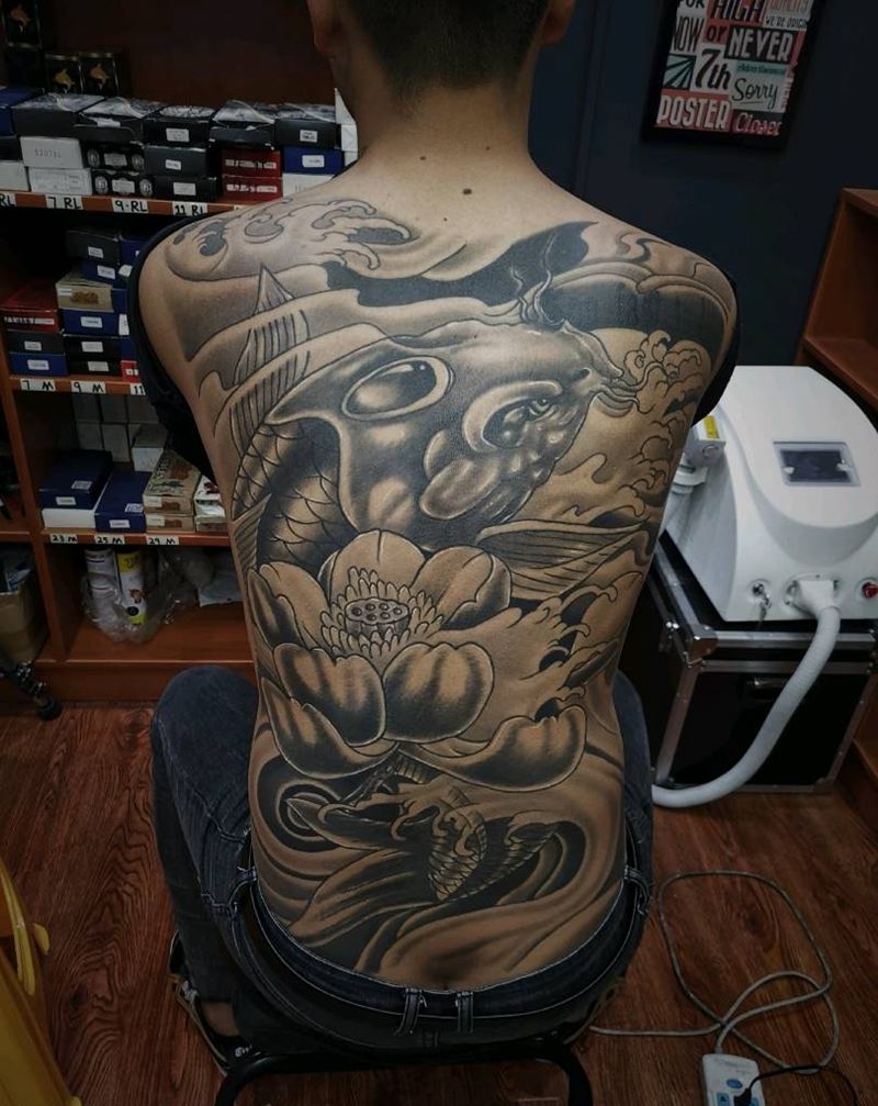 满背鲤鱼恢复后，都是回头客纹身图片_新传统纹身图案