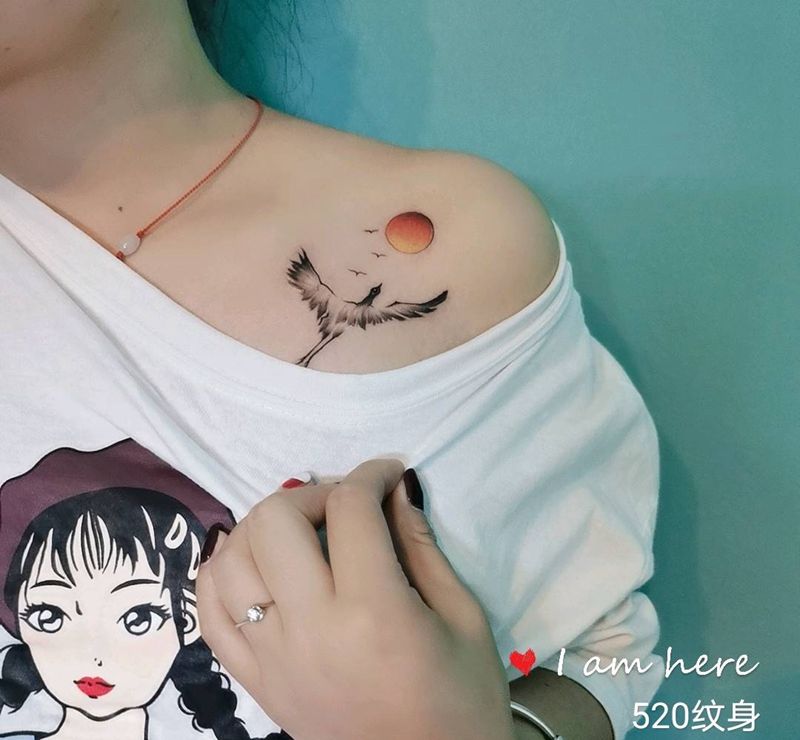 仙鹤纹身图片_胸部新传统纹身图案