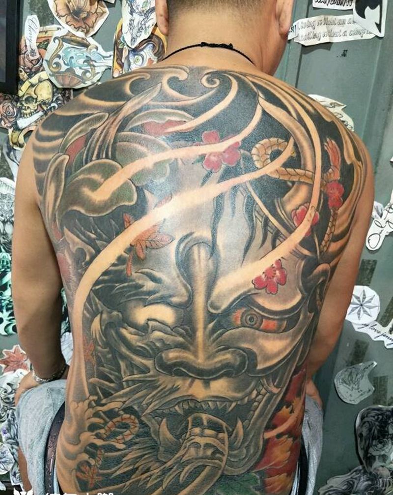 满背般魔完成纹身图片