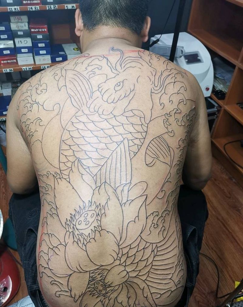 满背鲤鱼未完成纹身图片