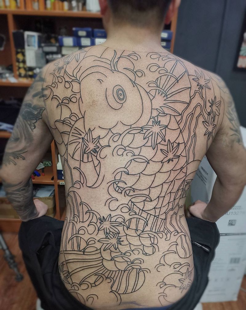 满背鲤鱼纹身未完成下次继续纹身图片_老传统纹身图案