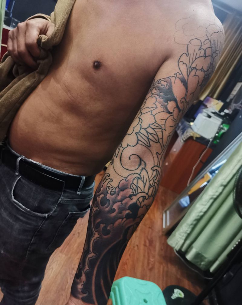 浪花花臂未完成纹身图片_新传统纹身图案