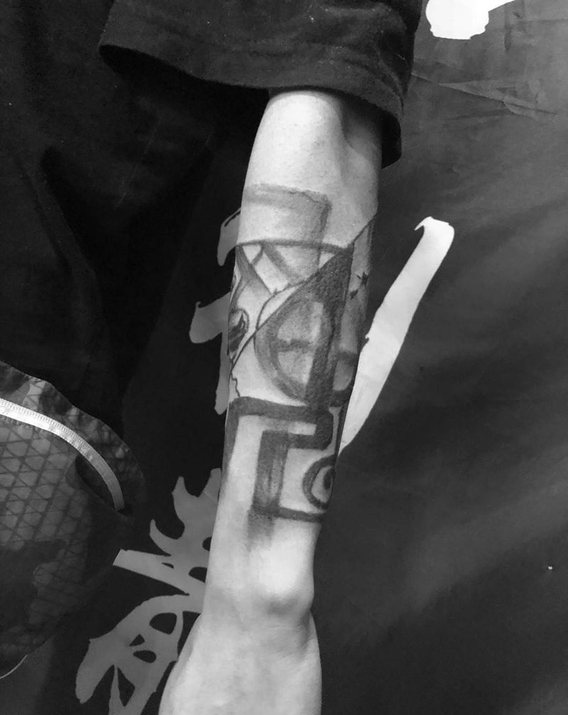 水墨字纹身图片_手部手臂欧美字符纹身图案