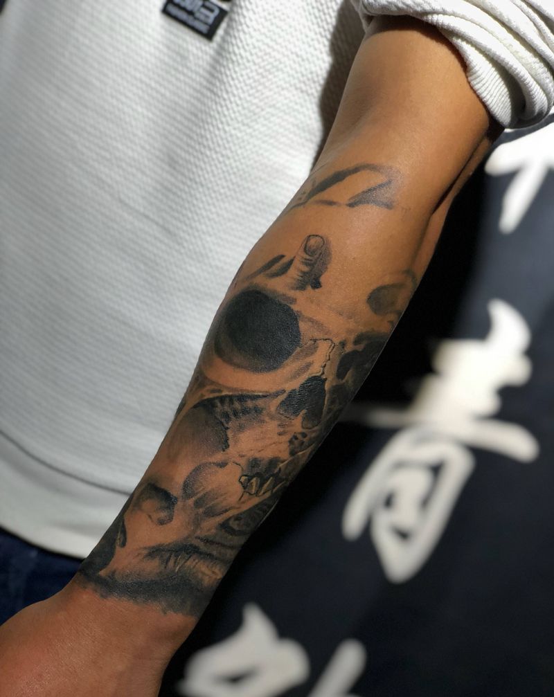 欧美抽象骷髅纹身图片_手臂欧美写实骷髅船锚纹身图案