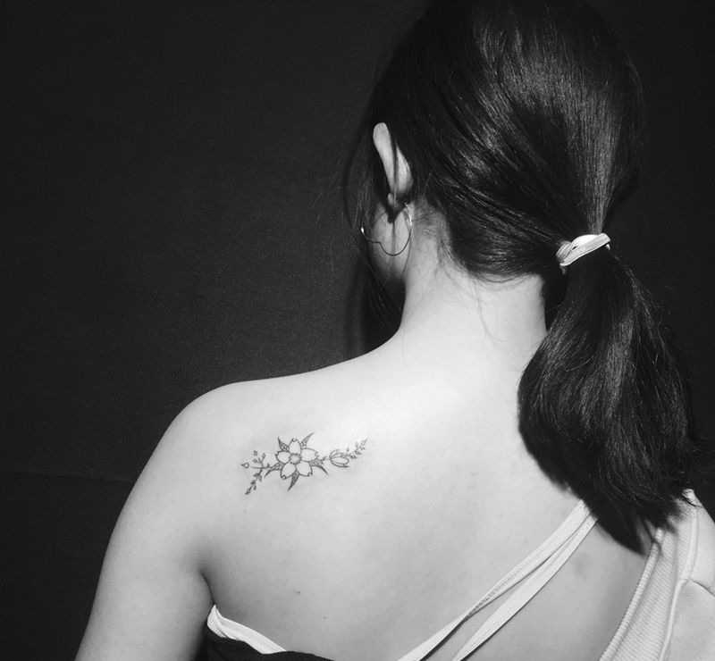 美女小清新 素花纹身图片_成品肩部清新植物原创纹身图案
