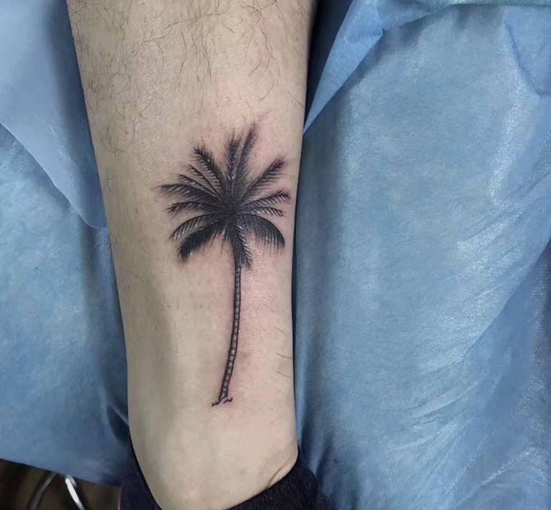 椰子树纹身图片_成品脚部腿部欧美清新植物纹身图案