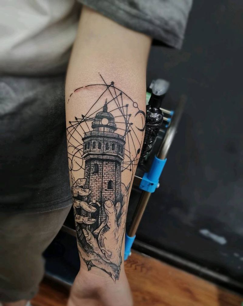 手举灯塔纹身图片_几何点刺纹身图案