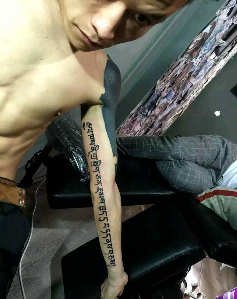 个性梵文纹身图片