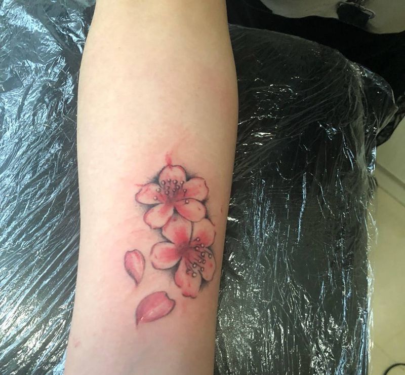 花纹身图片_成品手部清新植物纹身图案