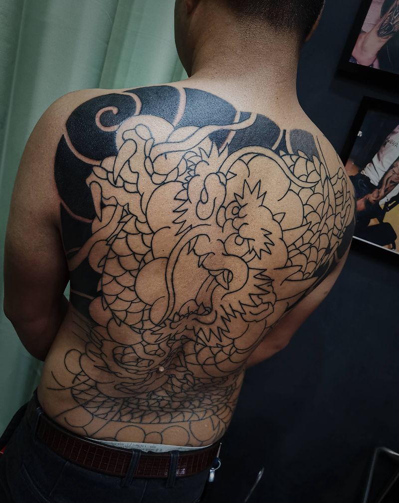 满背未完成纹身图片_老传统纹身图案