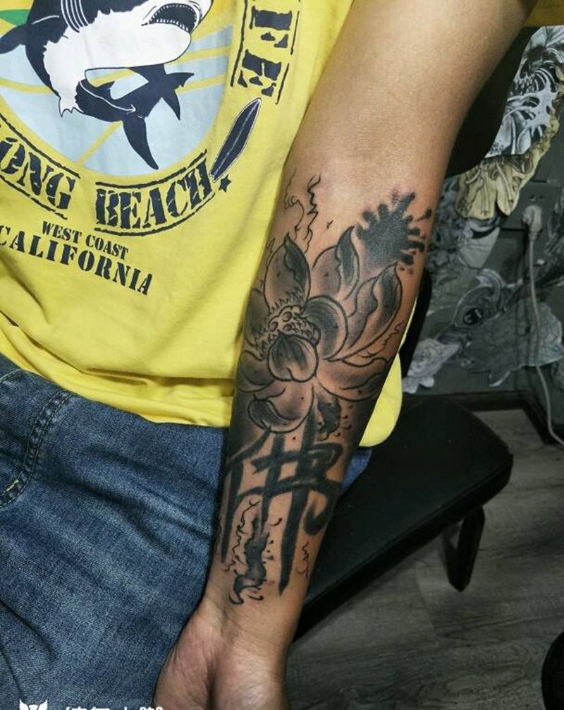 给帅哥设计的祥佛完成，纹身图片