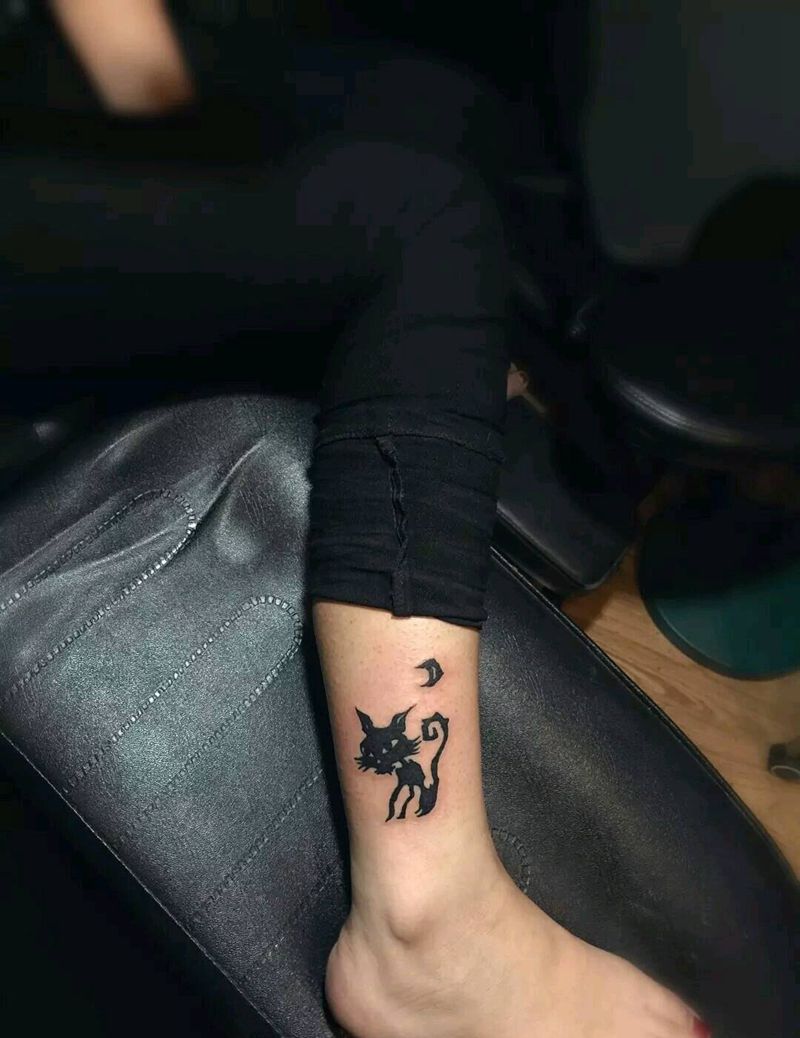 个性夜猫子纹身图片_腿部习俗动物成品纹身图案
