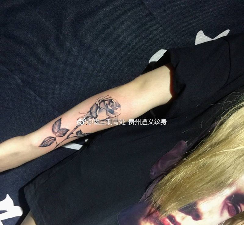 美女小臂拼接纹身图片_成品手臂欧美写实清新几何动物原创纹身图案