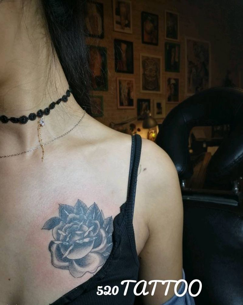 遮盖纹身图片_胸部Old School纹身图案