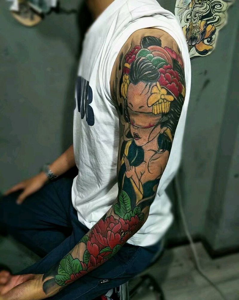 艺妓牡丹花臂太冷了起几笔疙瘩了纹身图片