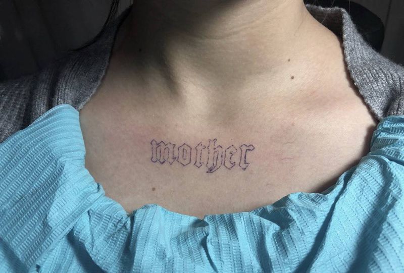 morher纹身图片_胸部花体字纹身图案