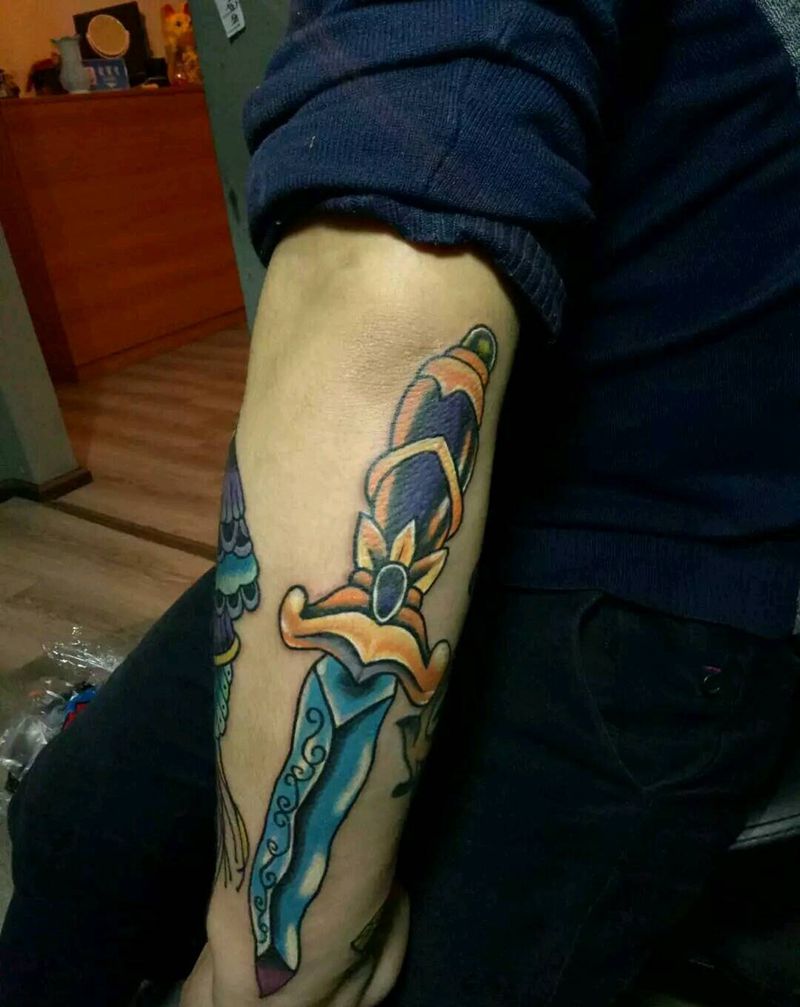 青铜剑纹身图片