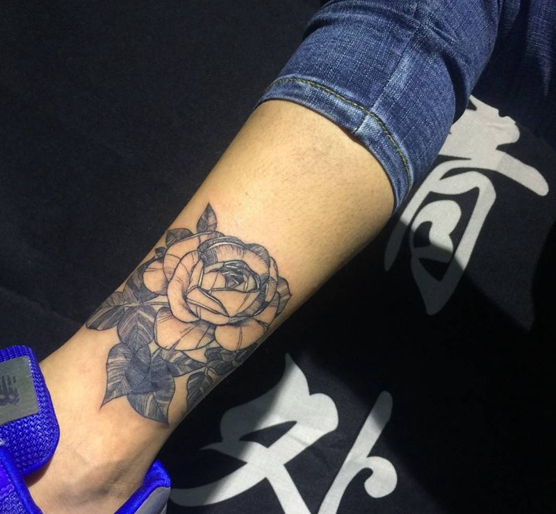 素花遮盖纹身图片_成品脚部欧美清新植物纹身图案