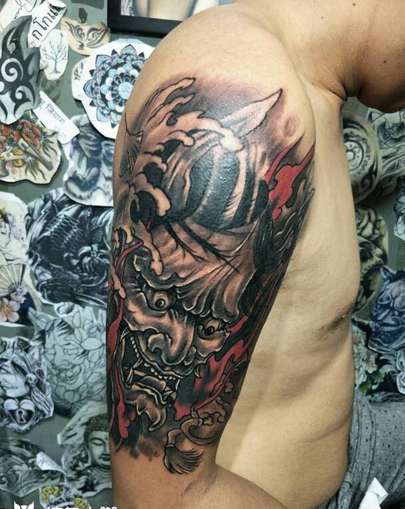 给帅哥大臂外侧打造的般若纹身图片