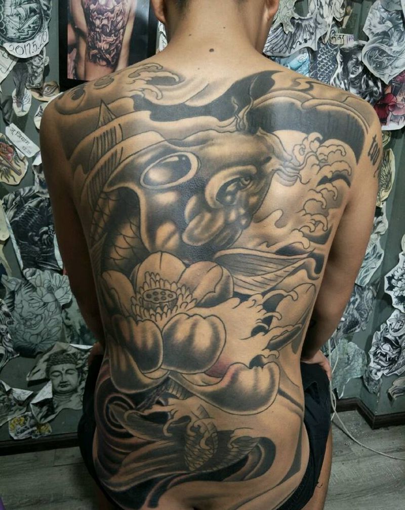 满背鲤鱼完成纹身图片