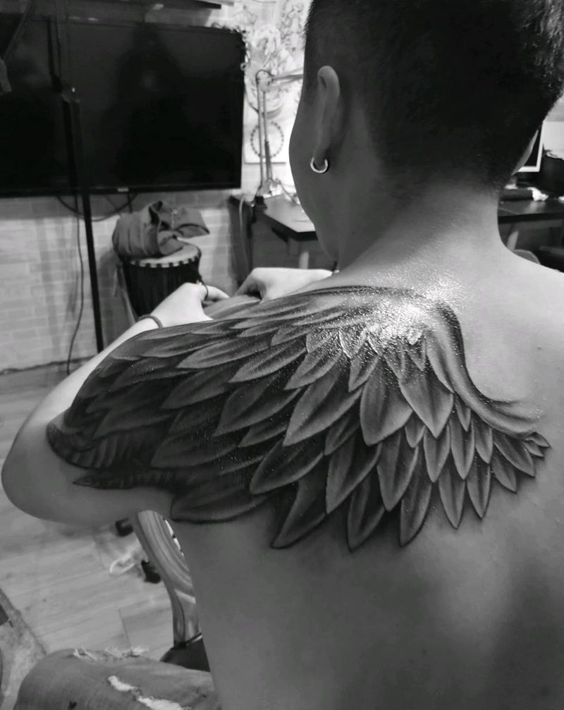 翅膀纹身图片_手臂新传统纹身图案