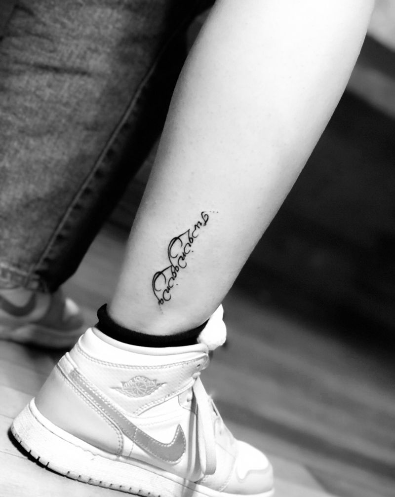 英文纹身图片_脚部腿部欧美写实花体字纹身图案