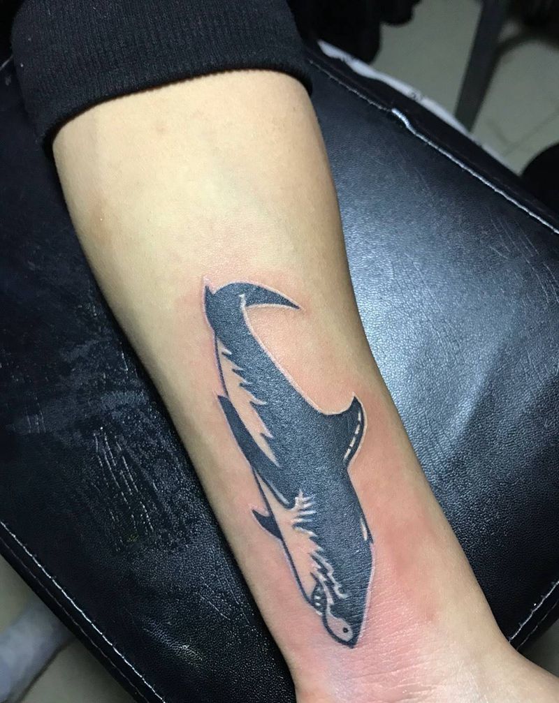 素颜照一年的女友，就鲨鱼拉 [捂脸]纹身图片_图腾老传统纹身图案