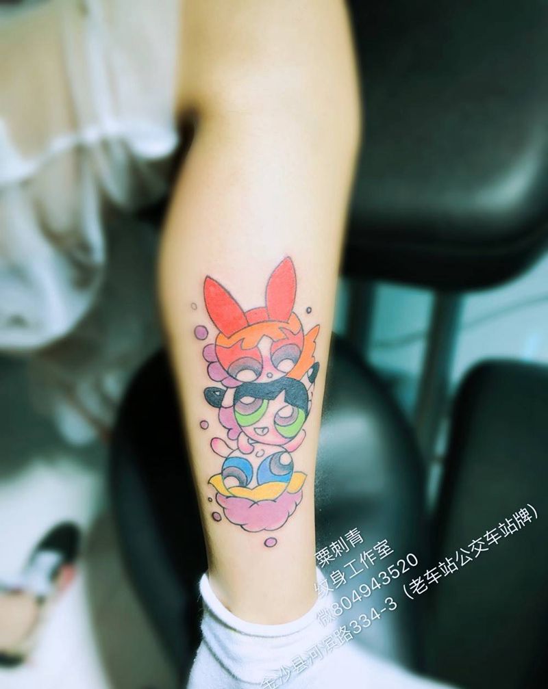 飞天女警纹身图片