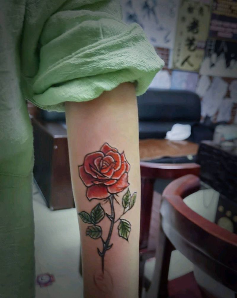 玫瑰花纹身图片_手臂新传统纹身图案