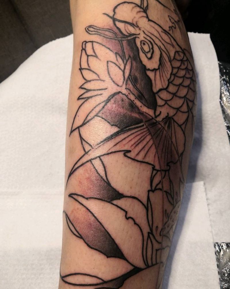 锦鲤荷花纹身图片_腿部新传统锦鲤纹身图案