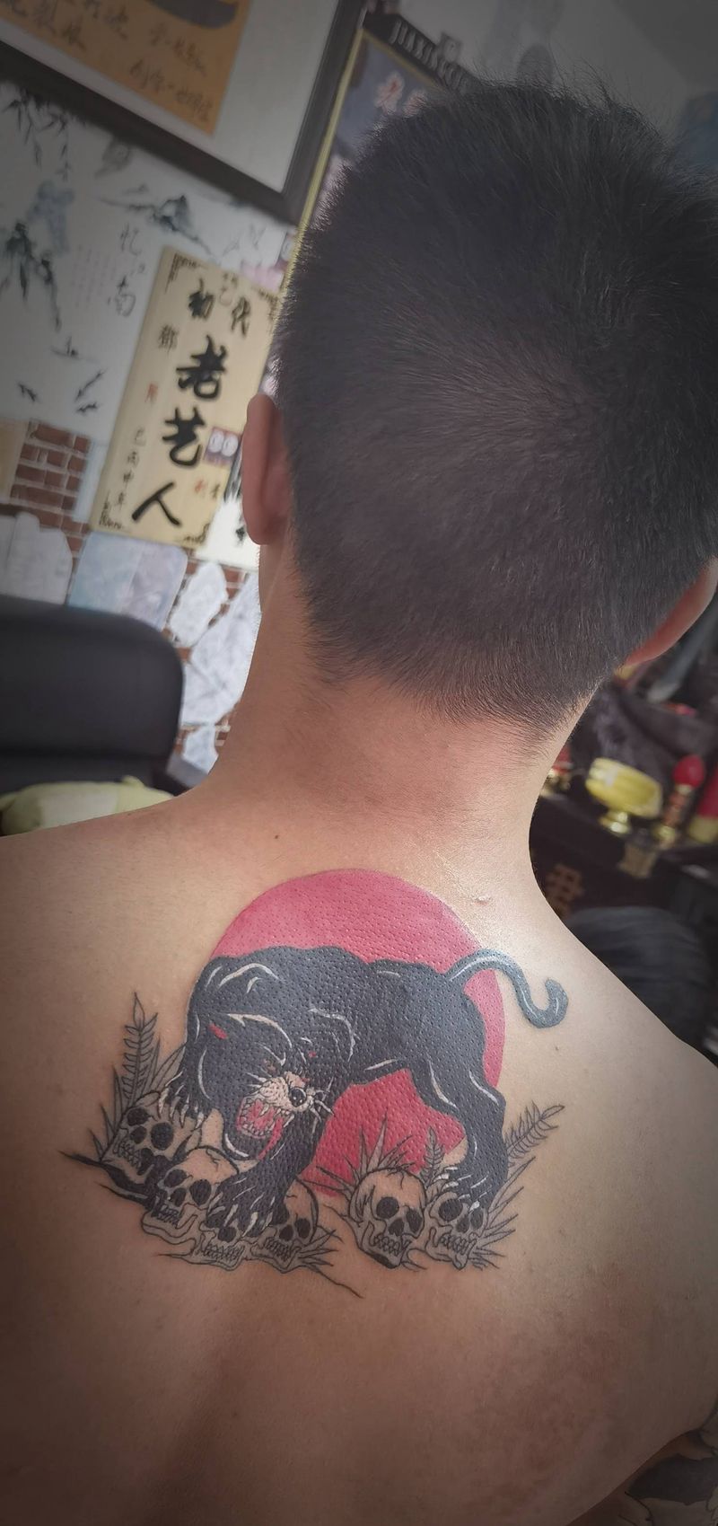 黑豹天下纹身图片_背部纹身图案