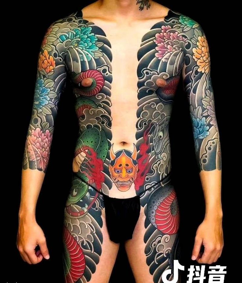 老传统纹身图片_背部腰部老传统纹身图案