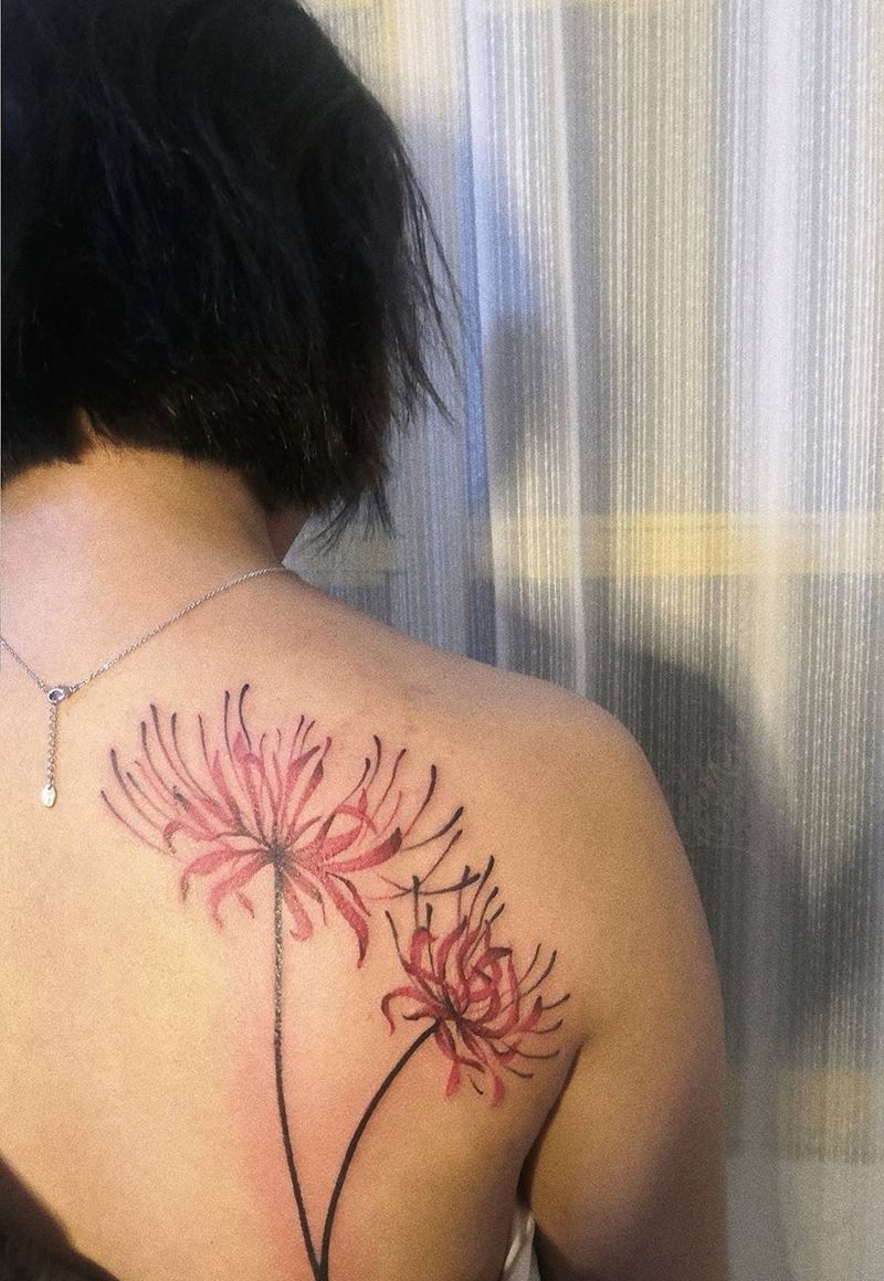 彼岸花纹身图片_背部水彩彼岸花纹身图案