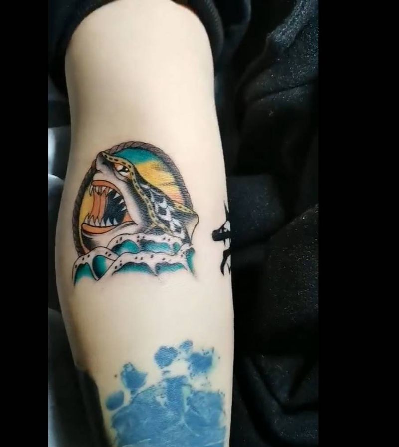 鲨鱼纹身图片_手臂New School纹身图案