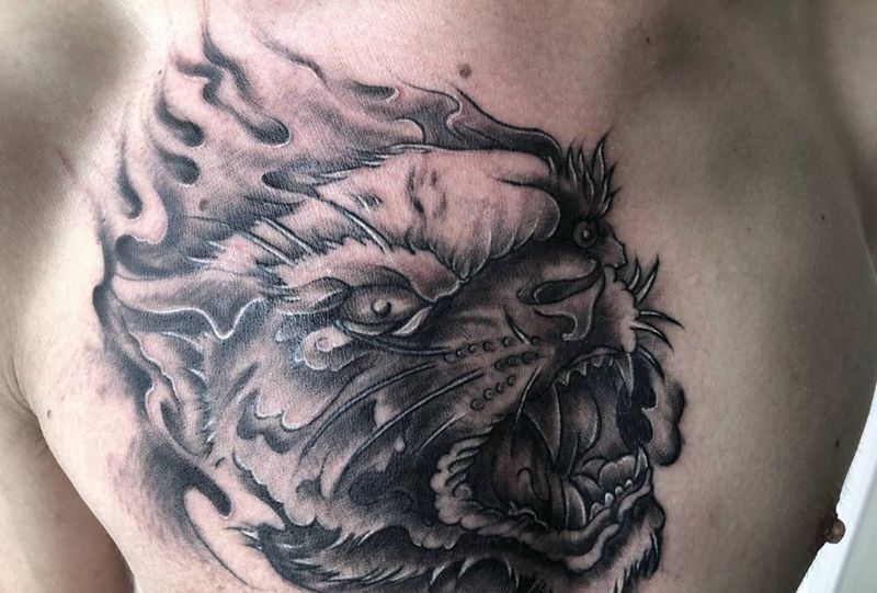 大老斧纹身图片_成品胸部传统动物纹身图案