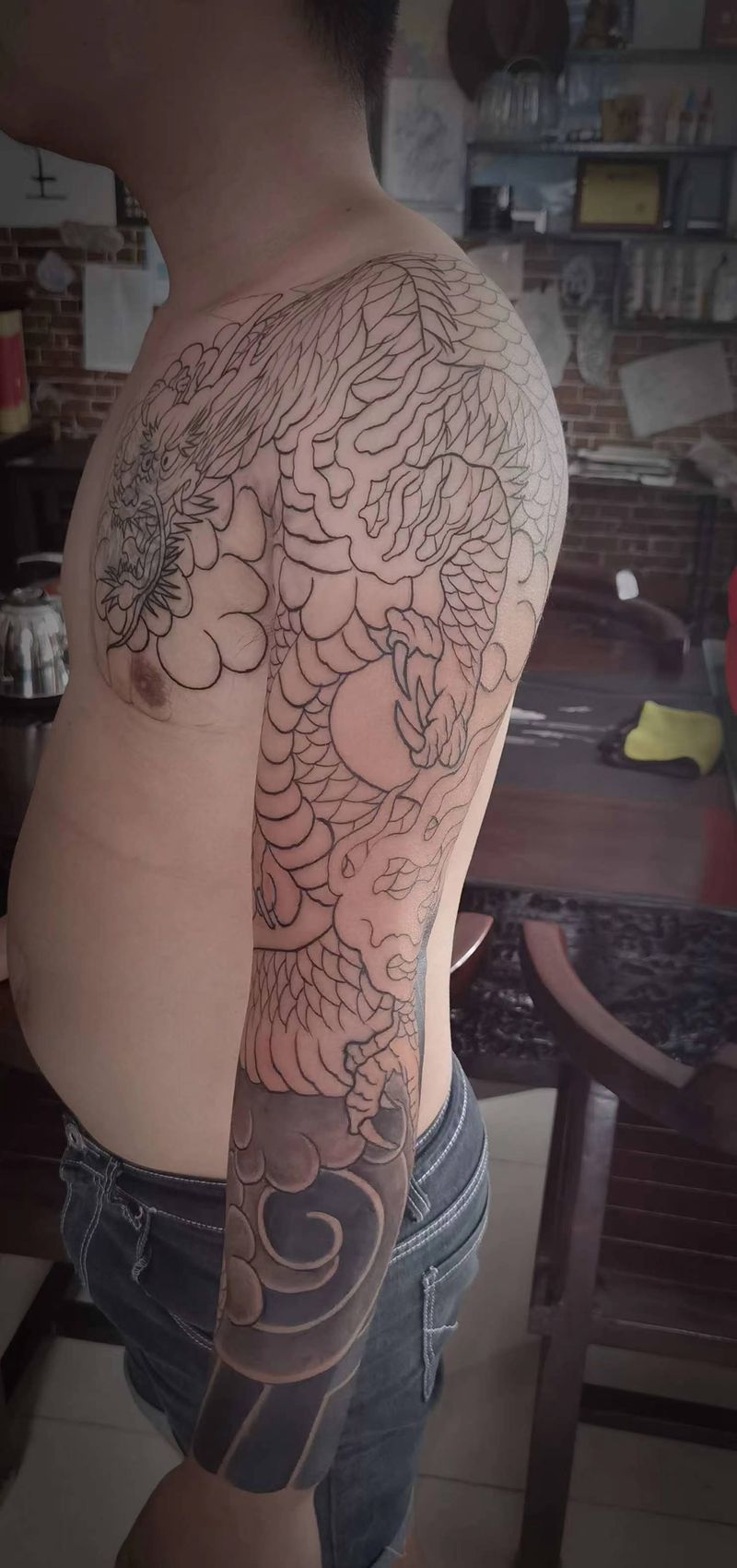 过过肩龙纹身图片_背部纹身图案