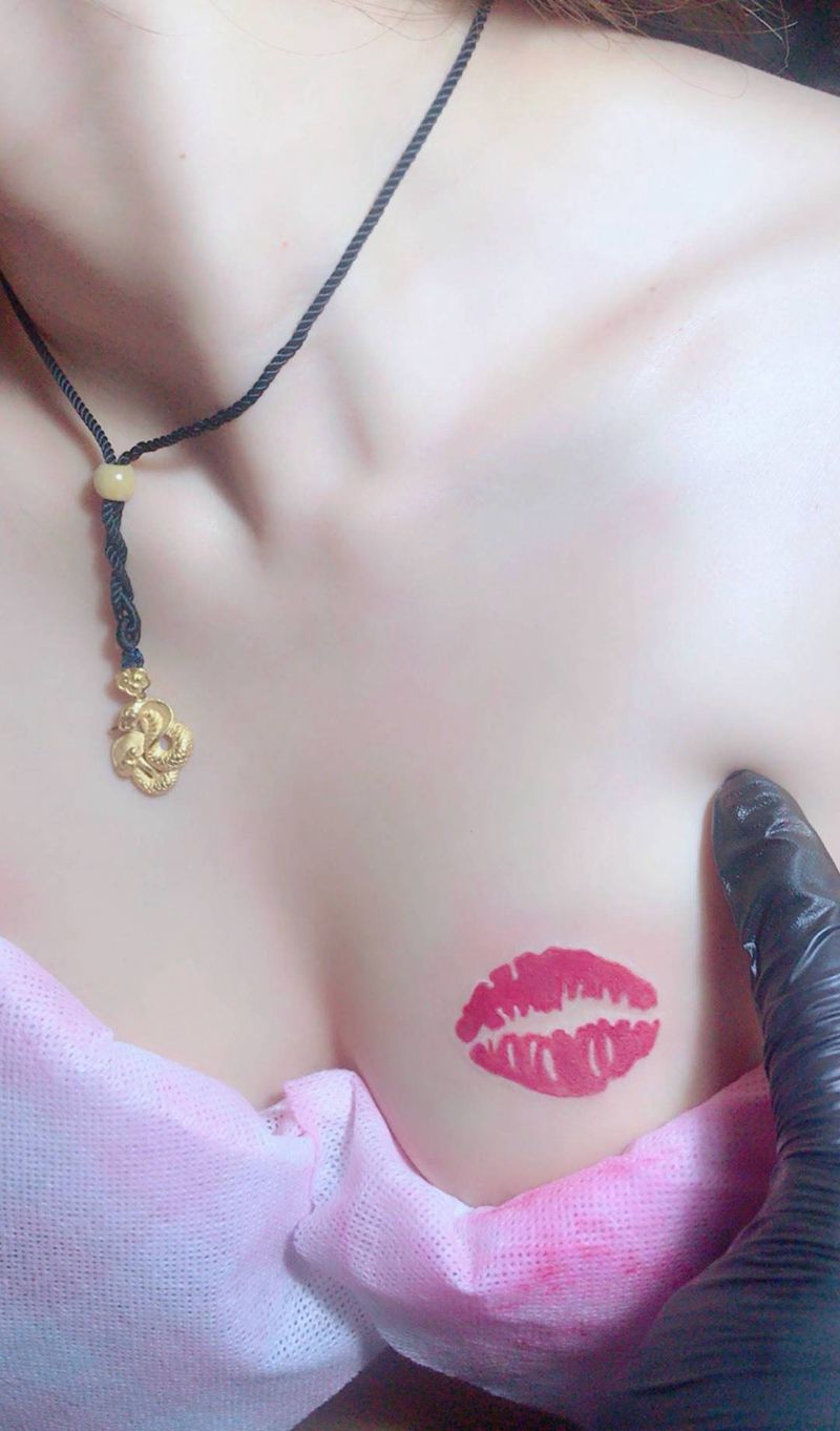 美嘴唇纹身图片