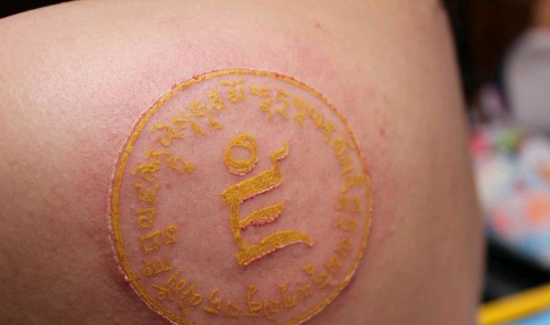 扎西德勒纹身图片_背部老传统纹身图案