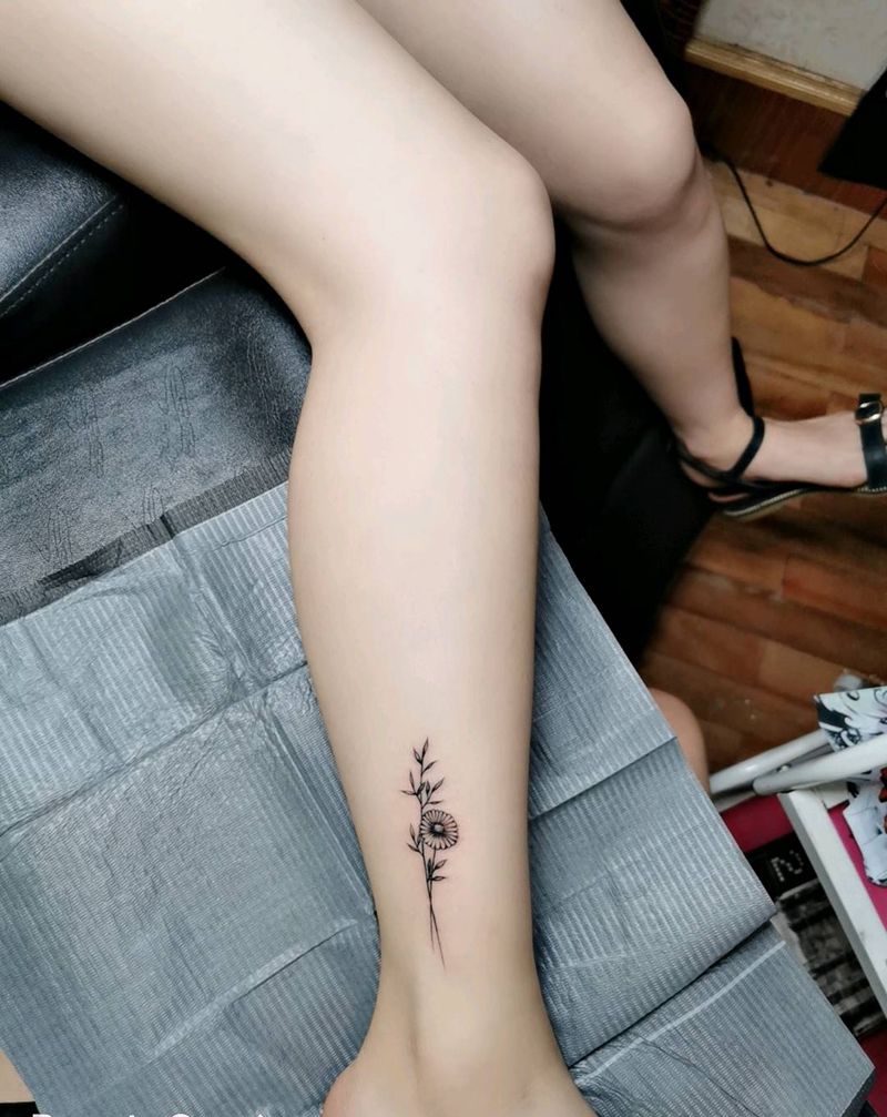 雏菊纹身图片_脚部新传统纹身图案