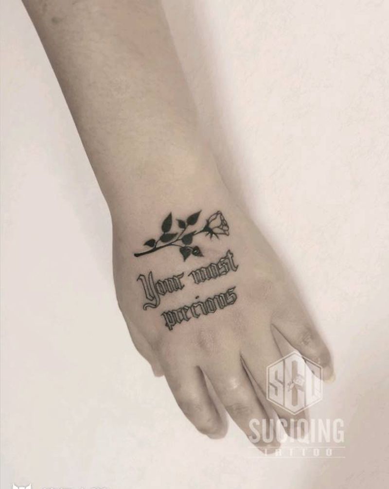 小清新英文纹身图片_手部花体字纹身图案