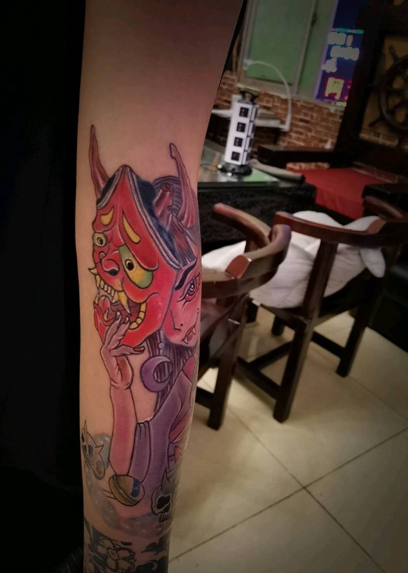 小魔女纹身图片_手部纹身图案