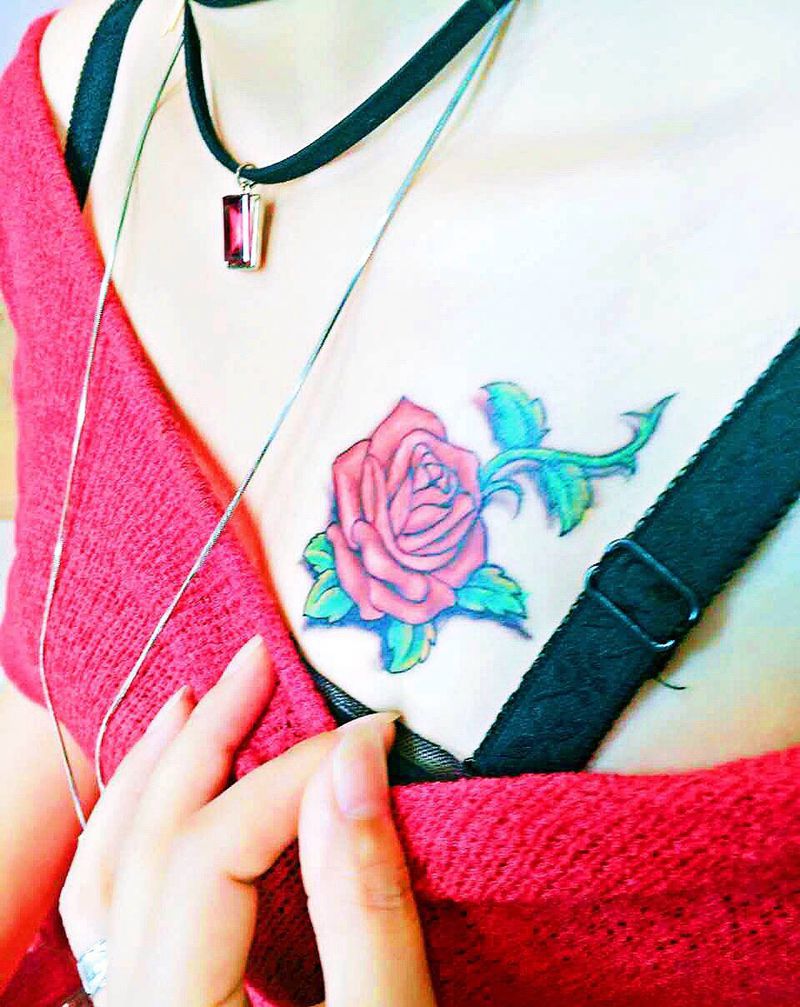 玫瑰花纹身图片_成品胸部习俗原创纹身图案