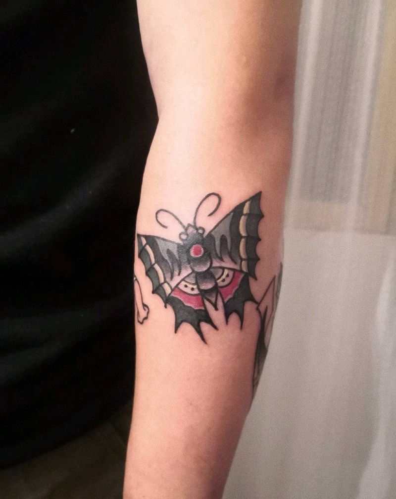 蝴蝶纹身图片_手臂Old School蝴蝶纹身图案