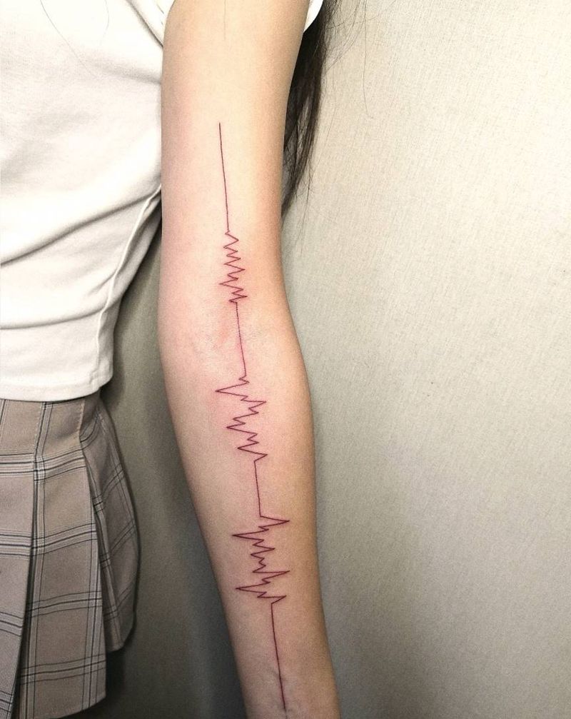 心电图纹身图片_手臂手部几何心电图直线纹身图案