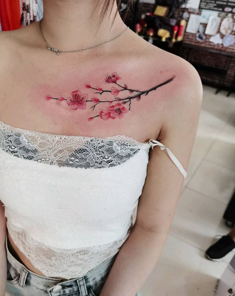 小花一枚纹身图片_胸部纹身图案