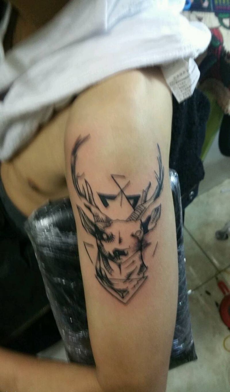 点刺小鹿纹身图片